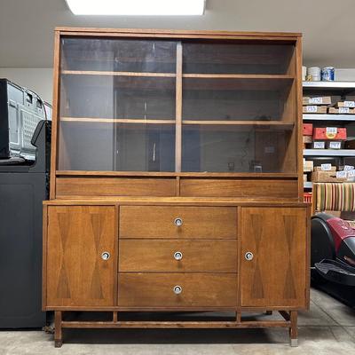 DISPLAY CABINET W/3 DRAWERS AND 2 CUPBOARDS