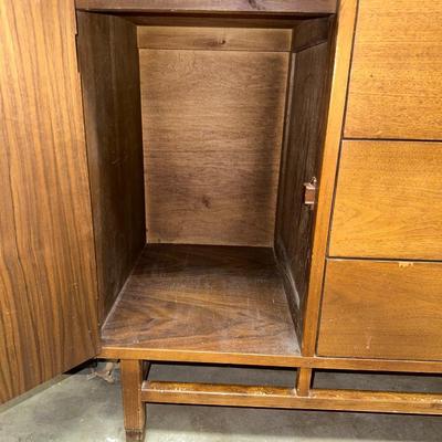 DISPLAY CABINET W/3 DRAWERS AND 2 CUPBOARDS