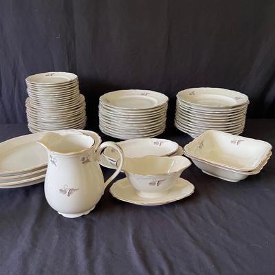 Hackefors 12 Person China Dinnerware Set (DR-RG)
