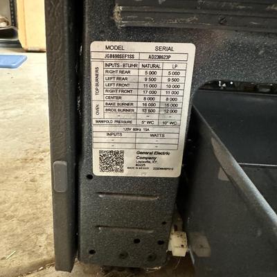 LIKE NEW GE GAS RANGE