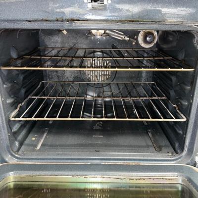 LIKE NEW GE GAS RANGE