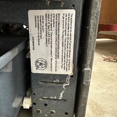 LIKE NEW GE GAS RANGE
