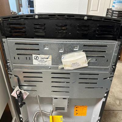 LIKE NEW GE GAS RANGE