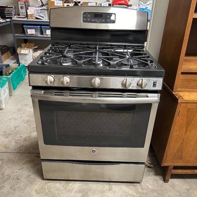 LIKE NEW GE GAS RANGE