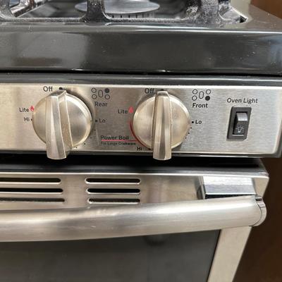 LIKE NEW GE GAS RANGE