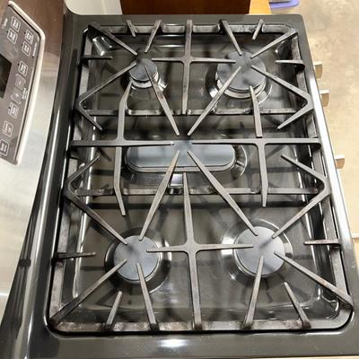 LIKE NEW GE GAS RANGE