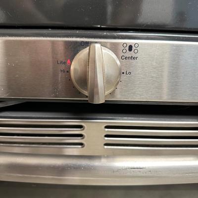 LIKE NEW GE GAS RANGE