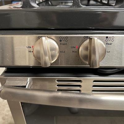 LIKE NEW GE GAS RANGE