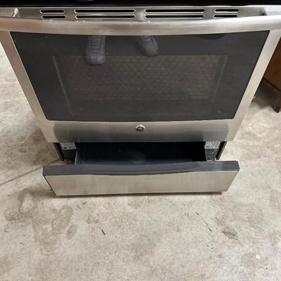 LIKE NEW GE GAS RANGE