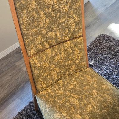 Mid Century Modern Dining Table With 3 Leaves and Padded Top Protector
