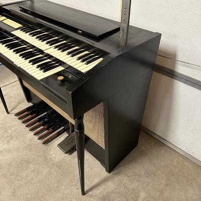 HAMMOND ORGAN WITH BENCH AND SHEET MUSIC