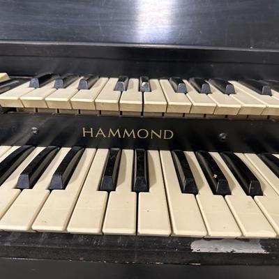 HAMMOND ORGAN WITH BENCH AND SHEET MUSIC
