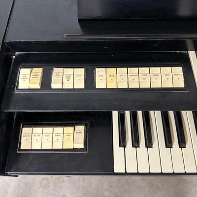 HAMMOND ORGAN WITH BENCH AND SHEET MUSIC