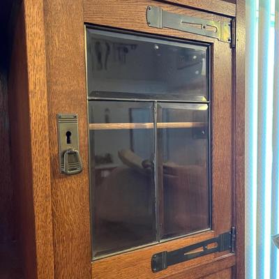Arts & Crafts Style Hutch W/ Carved Detailing (DR-RG)