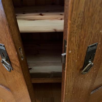 Arts & Crafts Style Hutch W/ Carved Detailing (DR-RG)