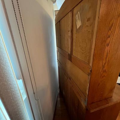 Arts & Crafts Style Hutch W/ Carved Detailing (DR-RG)