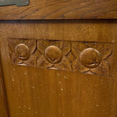 Arts & Crafts Style Hutch W/ Carved Detailing (DR-RG)