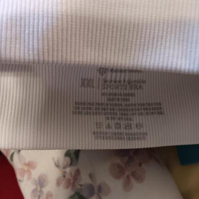 LADIES T-SHIRTS, LEGGINGS AND SPORT BRAS (XXL)