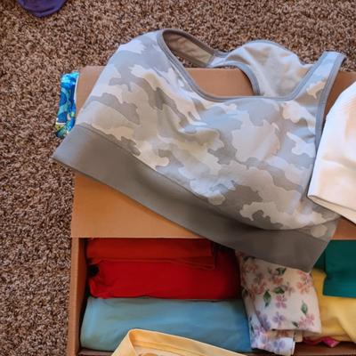 LADIES T-SHIRTS, LEGGINGS AND SPORT BRAS (XXL)