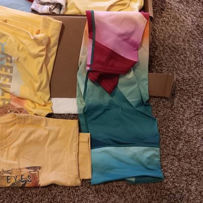 LADIES T-SHIRTS, LEGGINGS AND SPORT BRAS (XXL)