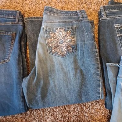 LADIES DENIM JEANS AND CAPRIS SIZE 14