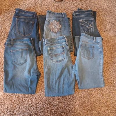 LADIES DENIM JEANS AND CAPRIS SIZE 14