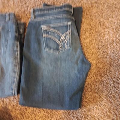LADIES DENIM JEANS AND CAPRIS SIZE 14