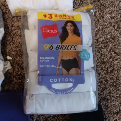 LADIES SOCKS AND NEW UNDERWEAR (7L)