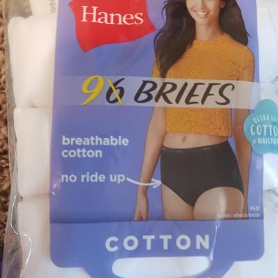 LADIES SOCKS AND NEW UNDERWEAR (7L)