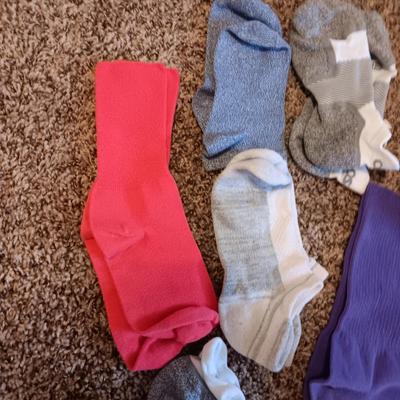 LADIES SOCKS AND NEW UNDERWEAR (7L)