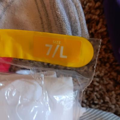 LADIES SOCKS AND NEW UNDERWEAR (7L)
