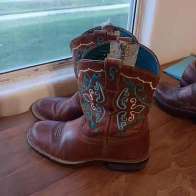LADIES ARIAT SHORT BOOTS SIZE 9 1/2