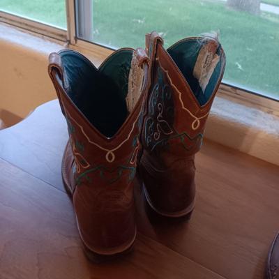 LADIES ARIAT SHORT BOOTS SIZE 9 1/2