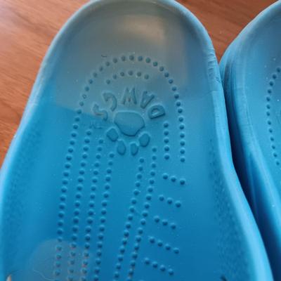 2 PAIRS OF LADIES DAWGS SHOES SIZE 10