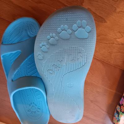 2 PAIRS OF LADIES DAWGS SHOES SIZE 10