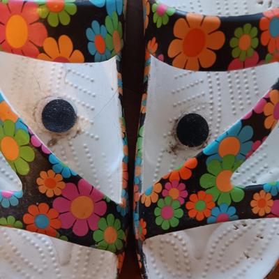 2 PAIRS OF LADIES DAWGS SHOES SIZE 10