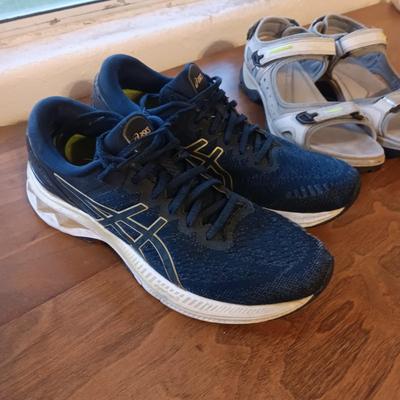 LADIES ASICS SHOES (11) & ECCO SHOES (40)