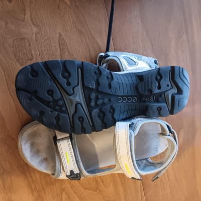 LADIES ASICS SHOES (11) & ECCO SHOES (40)