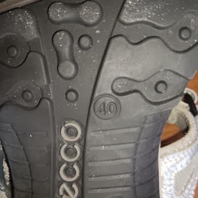 LADIES ASICS SHOES (11) & ECCO SHOES (40)