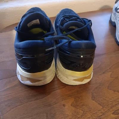 LADIES ASICS SHOES (11) & ECCO SHOES (40)