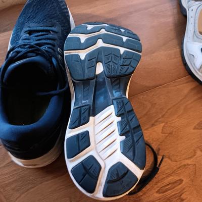 LADIES ASICS SHOES (11) & ECCO SHOES (40)