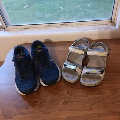 LADIES ASICS SHOES (11) & ECCO SHOES (40)