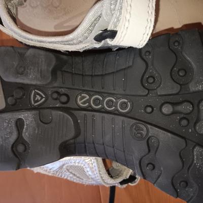 LADIES ASICS SHOES (11) & ECCO SHOES (40)