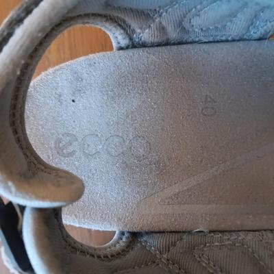 LADIES ASICS SHOES (11) & ECCO SHOES (40)