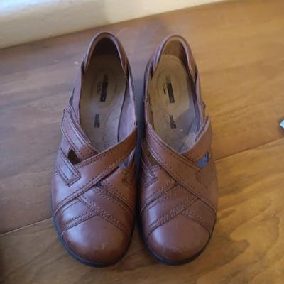 LADIES CLARKS SHOES SIZE 10