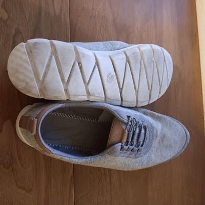 LADIES CASUAL SHOES 9 1/2 & 10