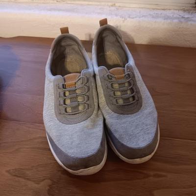 LADIES CASUAL SHOES 9 1/2 & 10
