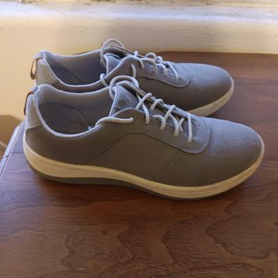 LADIES CASUAL SHOES 9 1/2 & 10
