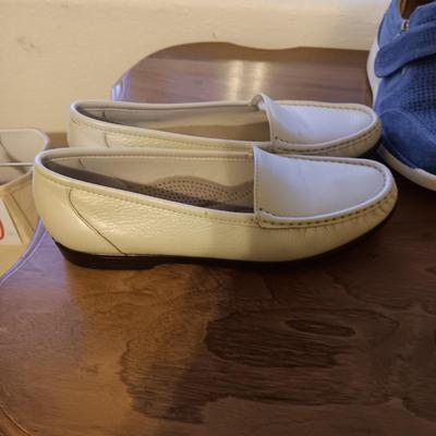 LADIES SHOES SIZE 10