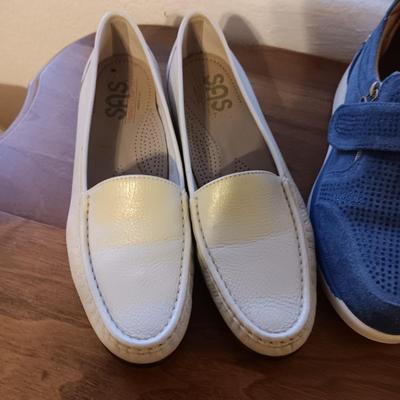 LADIES SHOES SIZE 10